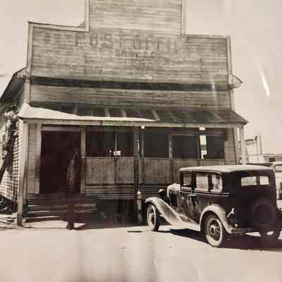 Photo of Silsbee Post Office with car in front