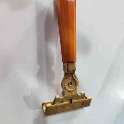 Razor with gold handle