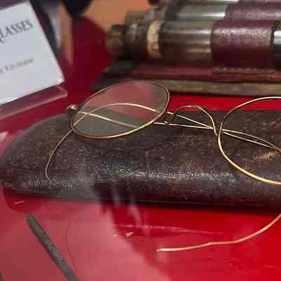 Dr Uriah Hix Shine glasses 1916