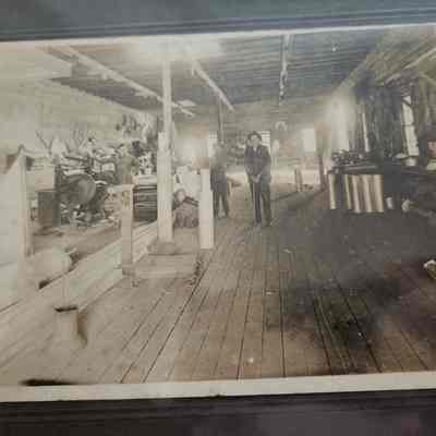 Photo Sanders Tin Shop in 1927