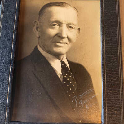 Photo included with Harp/Rivers collection