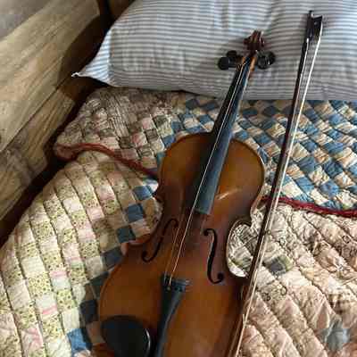 Fiddle and bow