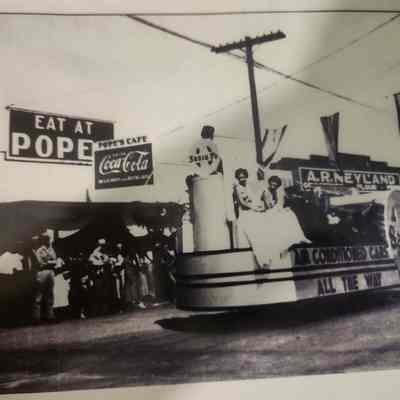 Photo of Santa Fe Parade Float