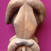 Male figure holding a pot - Image 3