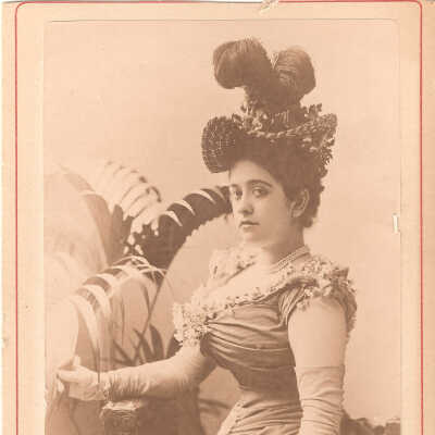 Photo, Miss Howell