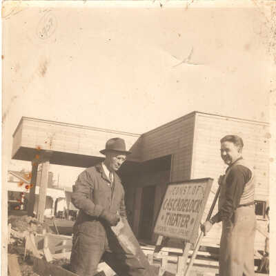 Photo, Construction of the Cascade Locks Theater