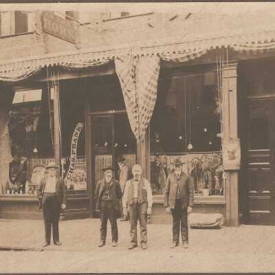 Baker City, Store Front