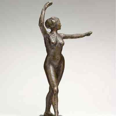 Préparation à la Danse, le Pied Droit en Avant (Dancer Ready to Dance, Right Foot Forward)