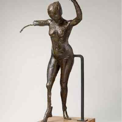 Danseuse s'Avançant, les Bras Levés, la Jambe Droite en Avant (Dancer Moving Forward, Arms Raised, Right Leg Forward)