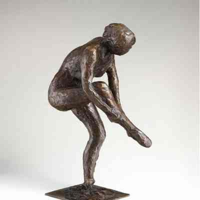 Danseuse Mettant Son Bas (Dancer Putting on Her Stocking)