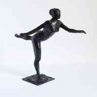 Arabesque Ouverte sur la Jambe Droite; Le Bras Gauche en Avant (Arabesque over the Right Leg; Left Arm in Front)