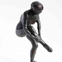 Danseuse Mettant Son Bas (Dancer Putting on Her Stocking)