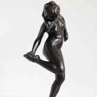 Danseuse (Femme) Regardant la Plante de Son Pied Droit (Dancer Looking at the Sole of her Right Foot)