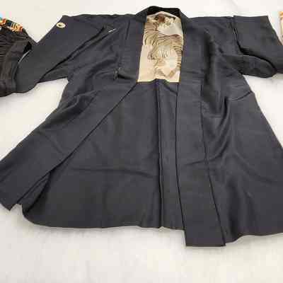 Haori jacket with Fujiwara crest and painting of a tiger in bamboo