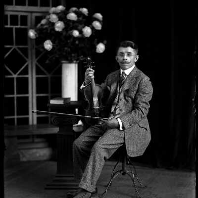Man with Viola