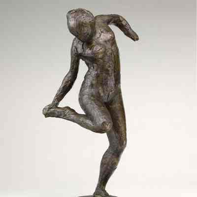 Danseuse Regardant la Plante de Son Pied Droit (Dancer Looking at the Sole of Her Right Foot)