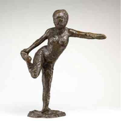 Danseuse Faisant le Mouvement de Tenir son Pied (Dancer Holding Her Right Foot in Her Right Hand)