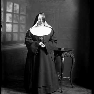 Nun