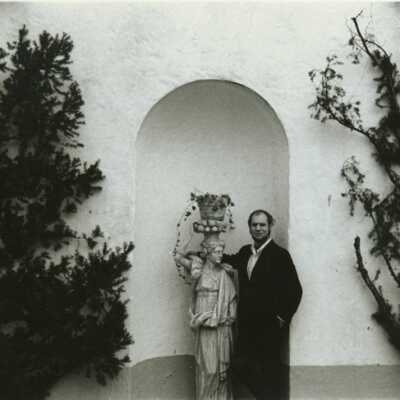 Steve Sprague with garden sculpture