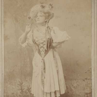 Della Fox in "Fleur-de-Lis"