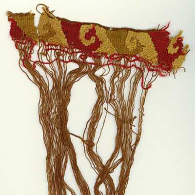 Loom with wave motif