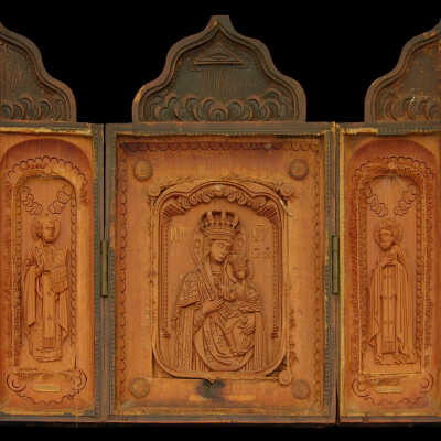 Wood triptych with the Mother of God