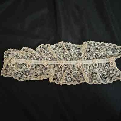 Lace Collar