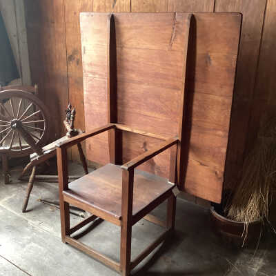 Tilt-top Table