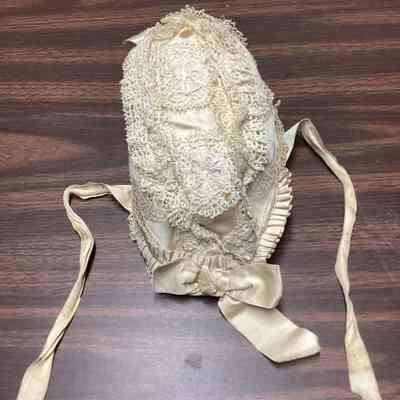 Girl’s Silk Bonnet