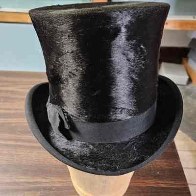 Black Top Hat