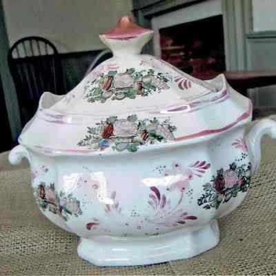Sugar Bowl with its lid: 2012.13.3.A-B