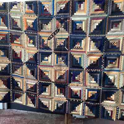 Log Cabin Bed Quilt