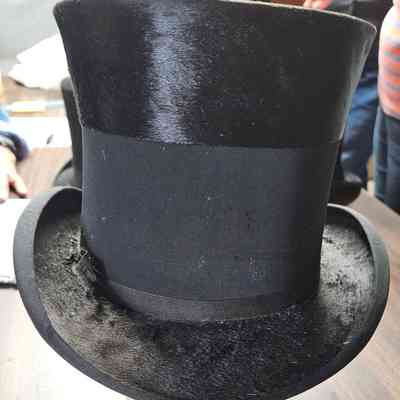 Black Top Hat