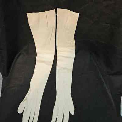 Woman's Opera Gloves