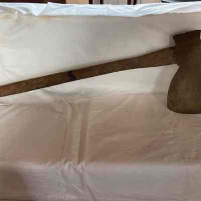 Broad axe