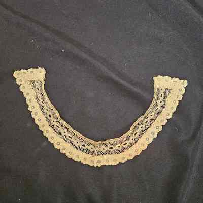 Lace Neck Adornment