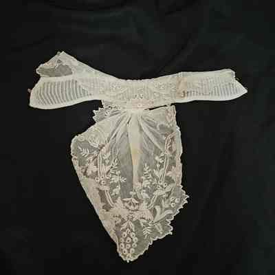 White Floral Embroidered Neck Piece