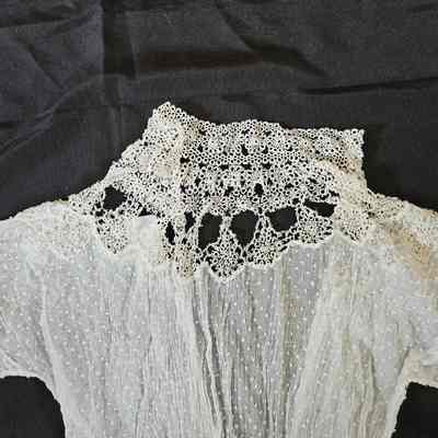 Neckline