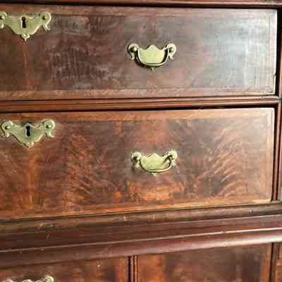 Upper case detail of lower two drawers