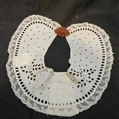 Women's Collar with Pin