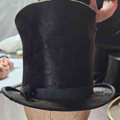 Black Top Hat