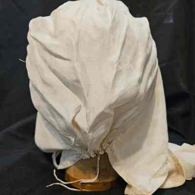 Back view with adjustable string