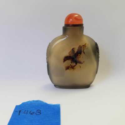 Chalcedony Snuff Bottle (Bird)