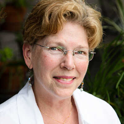 2018 Marian Roper Headshot