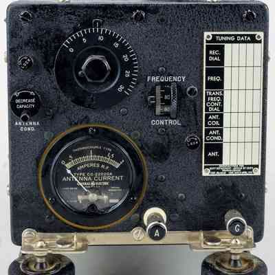 Aircraft Radio Transmitter Type CW-52063A