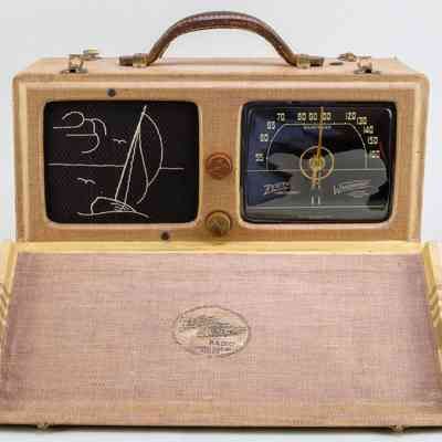 Zenith Universal AM Radio Receiver