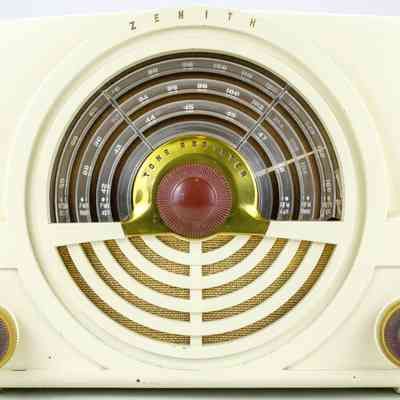 Zenith Standard Broadcast/FM Radio