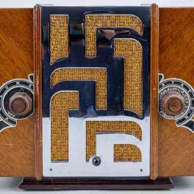 Colonial Radio Receiver