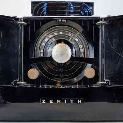 Zenith Standard Broadcast Radio Receiver