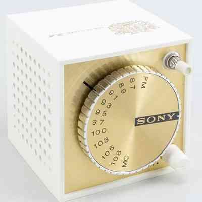 Sony 8-Transistor FM Radio